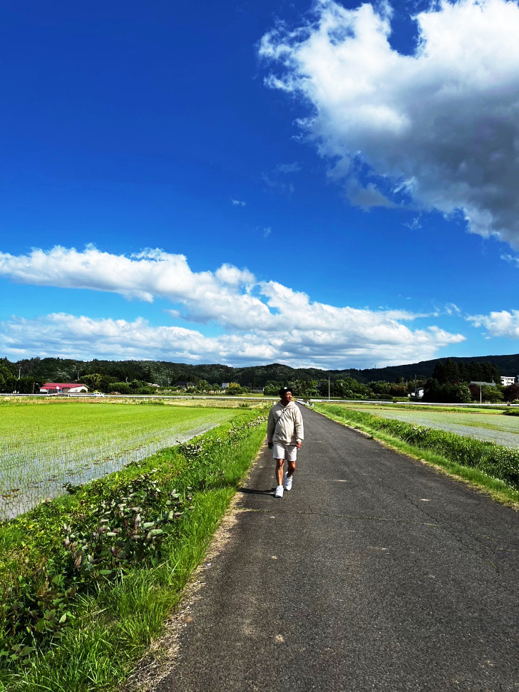 嫁さんとふくしまの田んぼ道を散歩