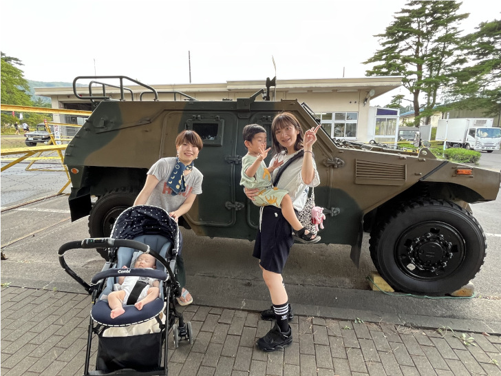陸上自衛隊福島駐屯地の中で撮影、嫁さん娘と同級生と同級生の子供