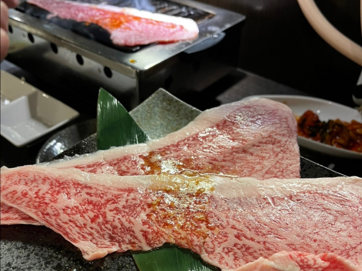 川口駅東口カウンター焼肉「肉松」のA5国産牛肉の焼きしゃぶ